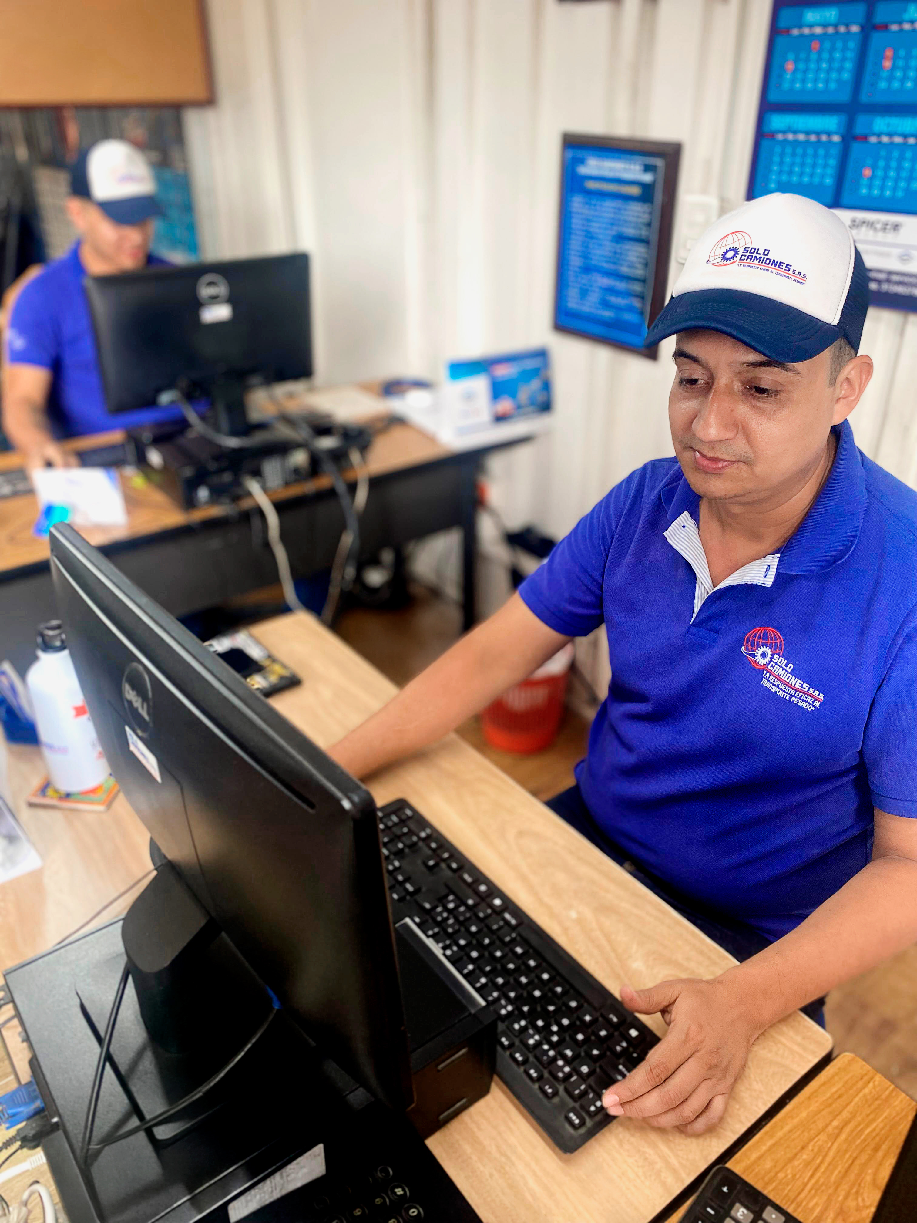 Una imagen equipo comercial Solo Camiones